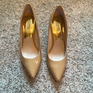 🐣Michael Kors Beige Pumps